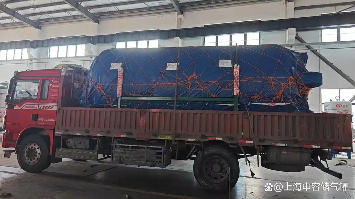 上海申容集團 25/13 型儲氣罐整裝發運，出口厄瓜多爾